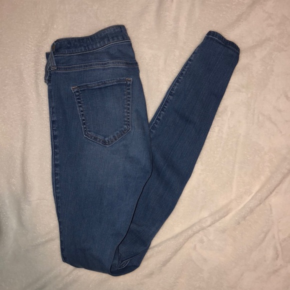 Low Rise Distressed Jeans - Picture 2 of 4